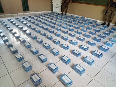 Decomisan 18 galones de cocaína líquida en Guna Yala; la droga está valorada en $1.3 millones en Estados Unidos