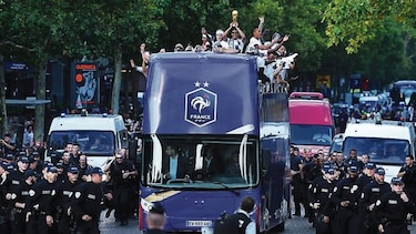 París le da una bienvenida de héroes a los jugadores campeones en Rusia 2018