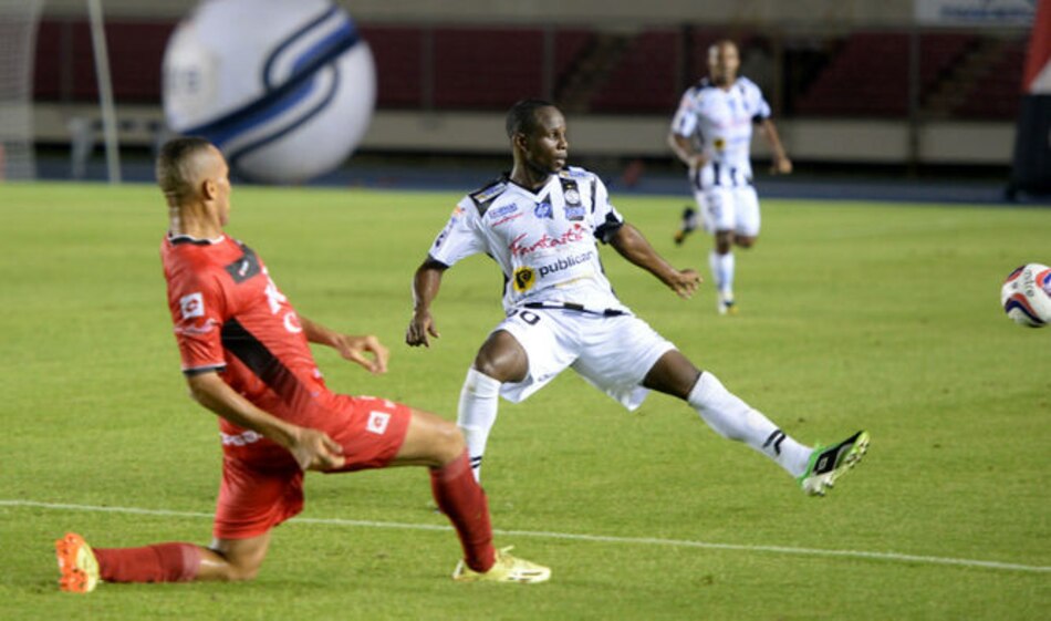 El campeón Sanfra debuta con empate ante el Tauro