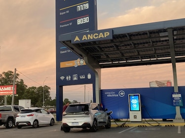 La ‘revolución silenciosa’ que lidera Uruguay con los autos eléctricos en América Latina