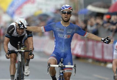 Francés Bouhanni gana cuarta etapa del Giro