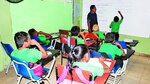 Educadores, aún sin cobrar