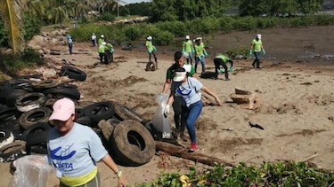 Jornada de limpieza en playa El Agallito de Chitré