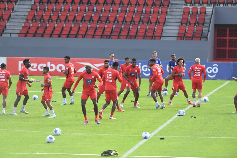 El volante panameño Édgar Yoel Bárcenas dice que espera a una Costa Rica ofensiva