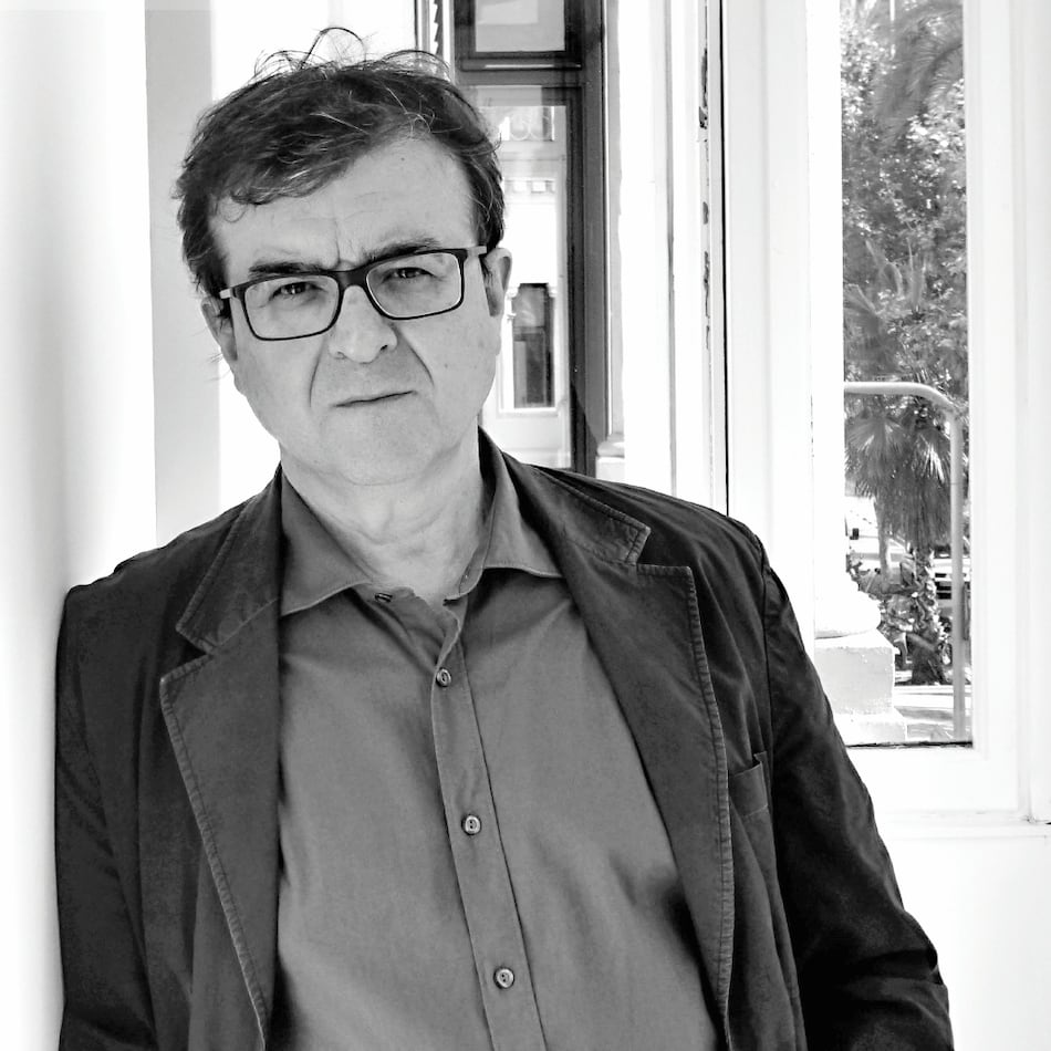 ‘Los escritores, digamos la verdad, somos animales carroñeros’