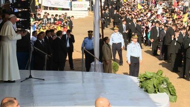 El Papa insta a fieles a la 'hospitalidad' en misa multitudinaria en Asunción