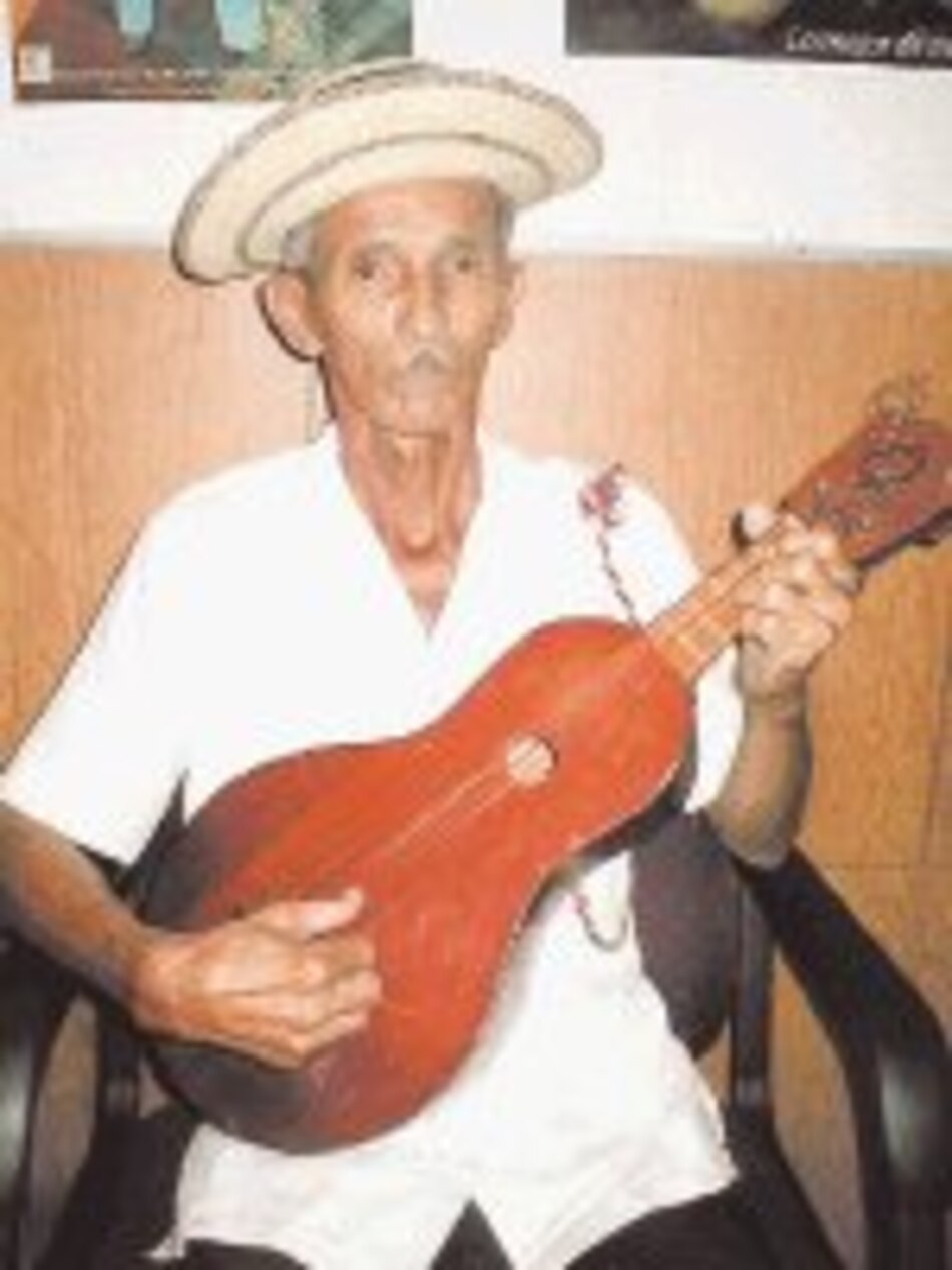 Generino Barrios, una institución de la mejorana