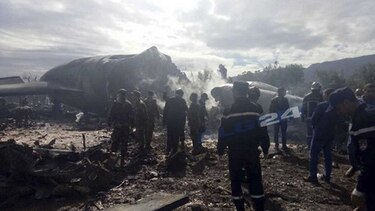 Accidente de un avión militar en Argelia deja al menos 257 muertos