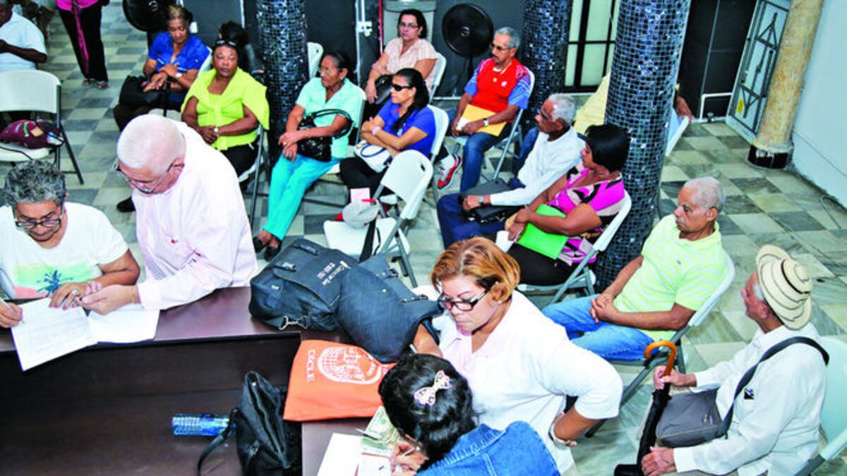Cada martes los pacientes perjudicados por el envenenamiento se reúnen para discutir temas como la atención médica que les brindan las autoridades.