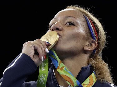 La francesa Mossely gana el oro de los 60 kilos del boxeo