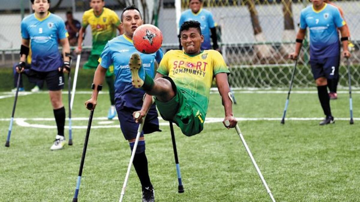 El fútbol también se puede jugar con una sola pierna