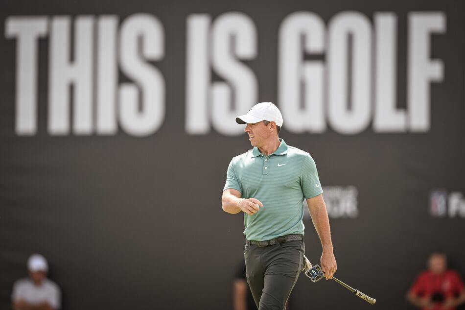 Golf: McIlroy escala 27 posiciones y Gotterup asume el liderato en Escocia