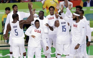 Estados Unidos arrasa a Venezuela 113 a 69 en baloncesto