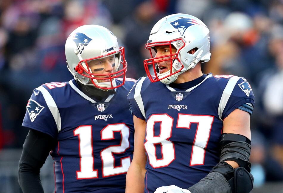 Gronkowski sale del retiro y se une a Brady en Tampa Bay