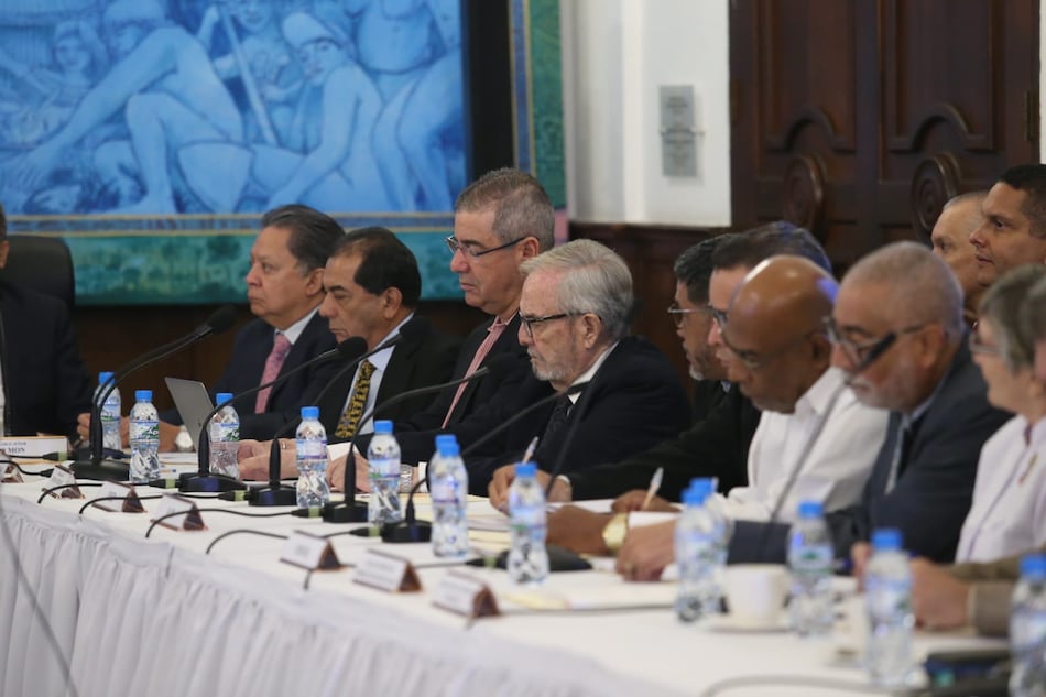 Gobierno y sectores buscan soluciones a la crisis de la CSS