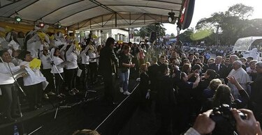 Papa Francisco inicia visita a Paraguay