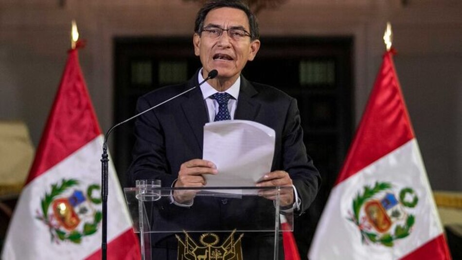Presidente peruano afianza su poder después de disolver el Congreso