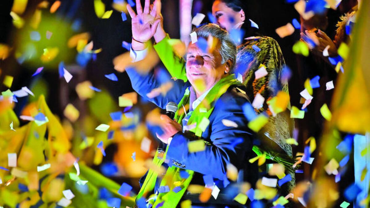 Muy temprano, Lenín Moreno celebró su supuesta victoria junto a sus copartidarios.