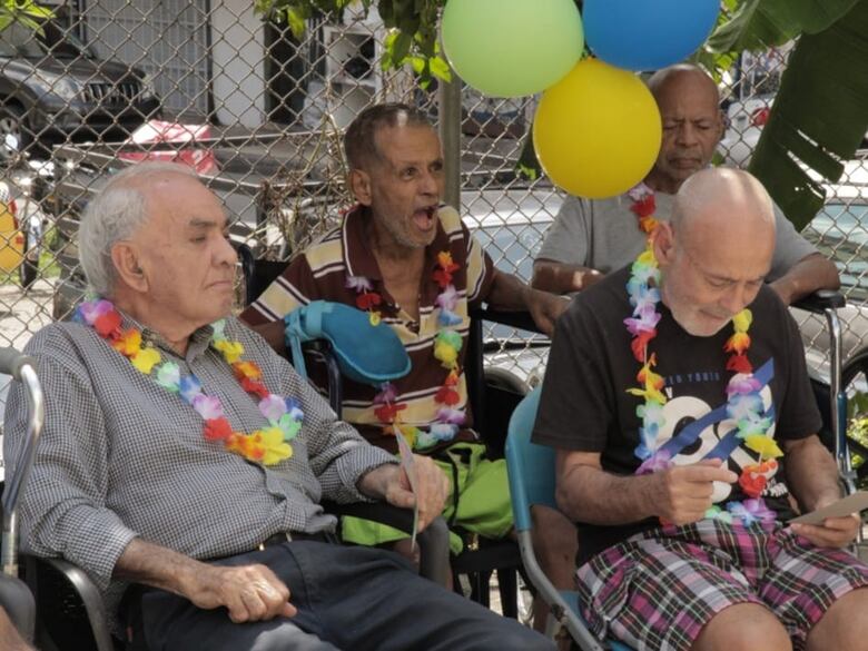 La Asamblea, las personas sin hogar y las vallas de la muerte