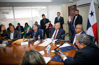 Diputados de la Comisión de Credenciales archivaron denuncias contra magistrados de la Corte