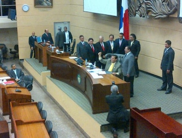 Dan tercer debate al proyecto sobre venta de tierras de la ZLC