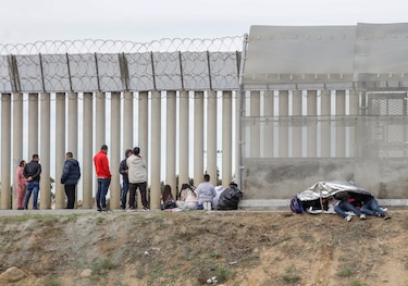 Mayorkas autoriza mejoras y reparación de barreras en la frontera con México