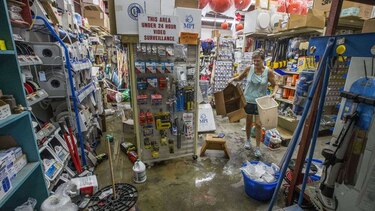 Nate deja fuertes lluvias en avance por costa este de Estados Unidos