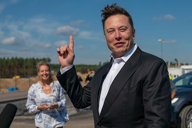Musk lanza un perfume y bromea con usar sus ventas para comprar Twitter