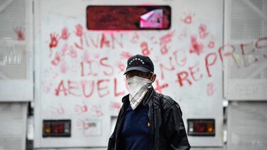 Manifestantes retuvieron a policías venezolanos para exigir la libertad de detenidos