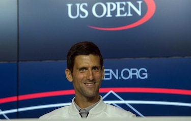 Djokovic avanza a tercera ronda sin sudar