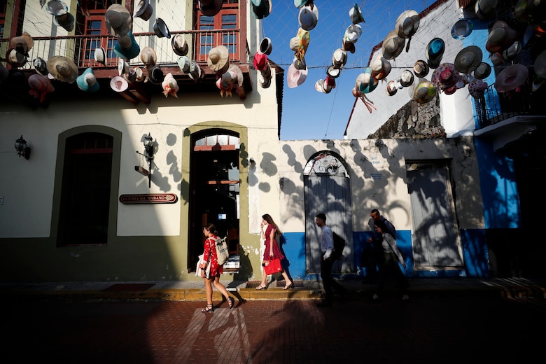 Cuatro aseguradoras compiten por contrato millonario de seguro gratuito para turistas