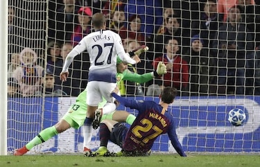 Tottenham avanza tras empatar con el Barça
