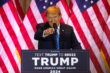 Cae la aprobación de Biden entre los latinos, mientras mejora la de Trump, según los resultado de una encuesta