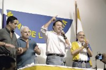 Endara preside Vanguardia Moral