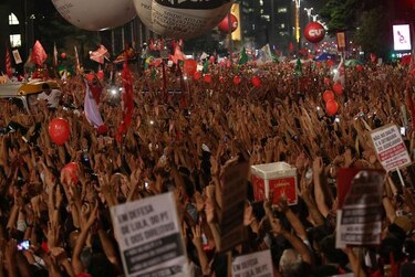 La izquierda brasileña, con Lula al frente, sale a la calle a defender a Rousseff