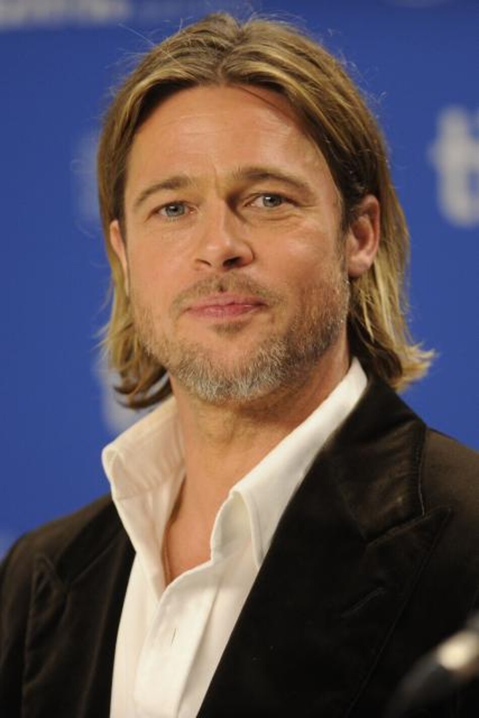 A Brad Pitt le confiscan las armas de su película de zombies