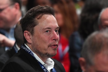 Elon Musk desvió chips de IA para Tesla a sus empresas X y xAI, según el canal CNBC