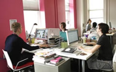 Mujeres de EU prefieren quedarse sin sexo que sin internet