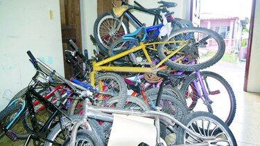 Pirámide de bicicletas afecta estética de la corregiduría de Chepo