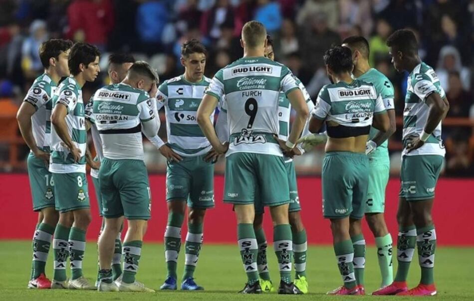 Ocho futbolistas del Santos de México dan positivos por la Covid-19