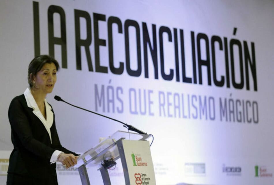 Exrehén de FARC Ingrid Betancourt vuelve a Colombia a 'suplicar' paz y perdón