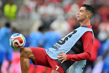Portugal inicia su ruta hacia el título frente a una selección que vuelve después de 52 años