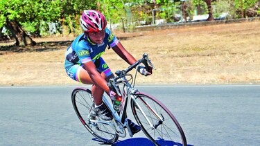 Ciclista y karateca