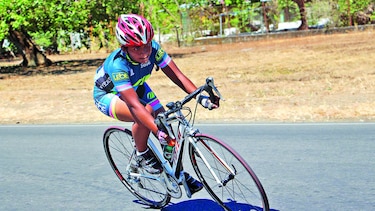 Ciclista y karateca
