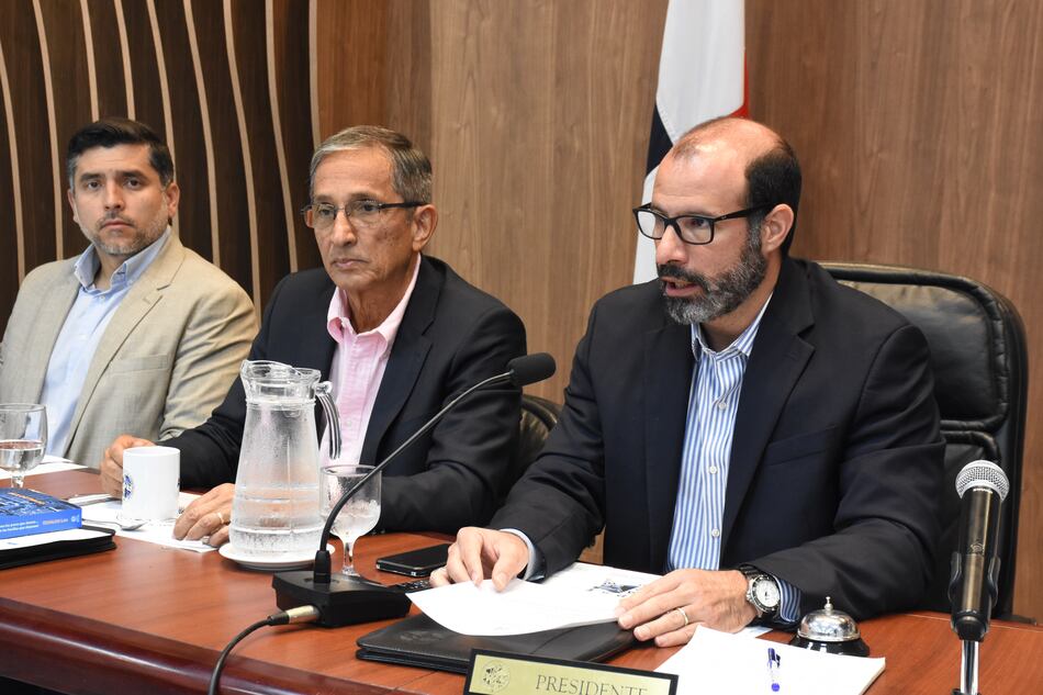 Capac y Miviot analizan alternativas para continuar con el Fondo Solidario de Vivienda