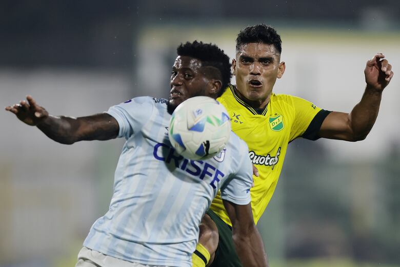 Díaz, Fajardo y Londoño avanzan con la Universidad Católica en la Copa Sudamericana