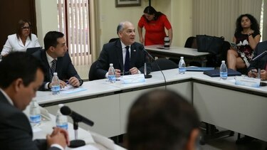 El procurador Rigoberto González pide una copia de la denuncia de Varela por la filtración de mensajes