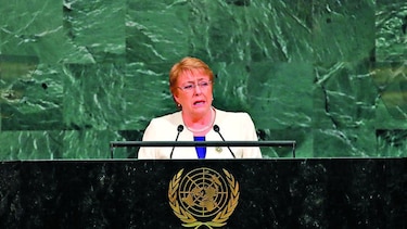 Bachelet se defiende ante críticas