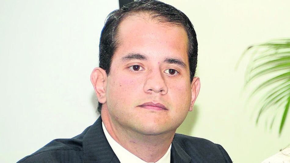 Adolfo De Obarrio, con orden de arresto