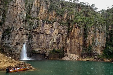 Al menos 7 muertos y más de 30 heridos tras desprenderse rocas en lago de Brasil